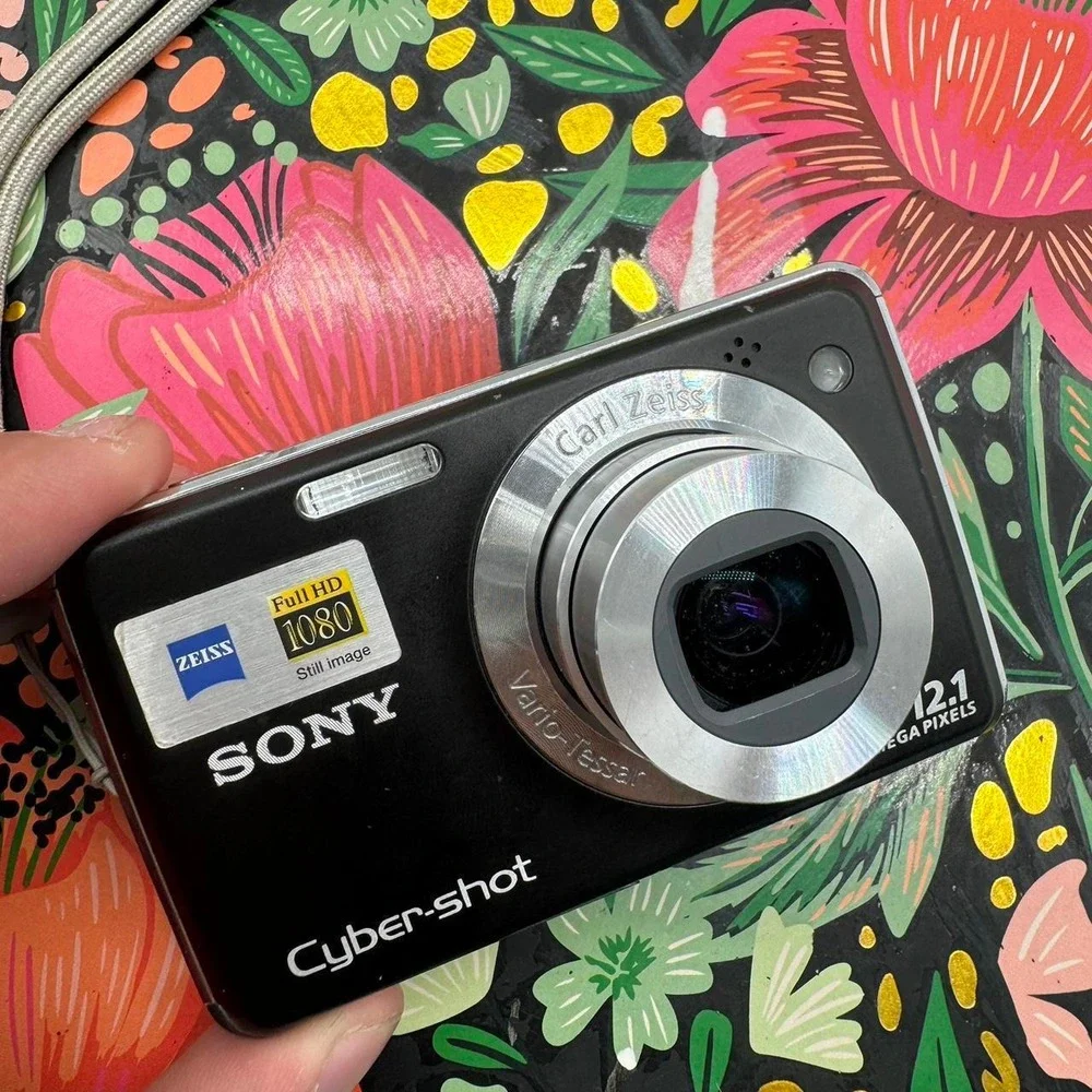 Sony Cyber-shot DSC-W220 12.1MP Digital Camera Black Carl Zeiss 4x Zoom Bundle